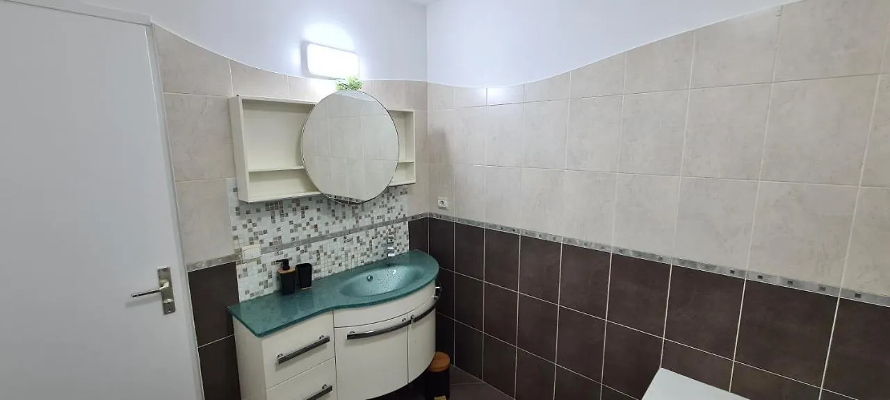 Bel Appartement En Rez-De-Jardin Annecy 0*,  France